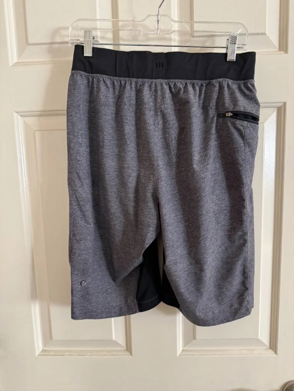 Lululemon T.H.E. Linerless Shorts 11in - Size M